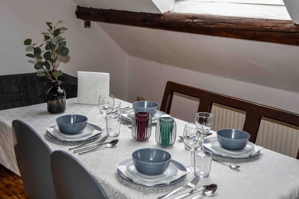 Schoene Dachgeschosswohnung Nahe Appartement *